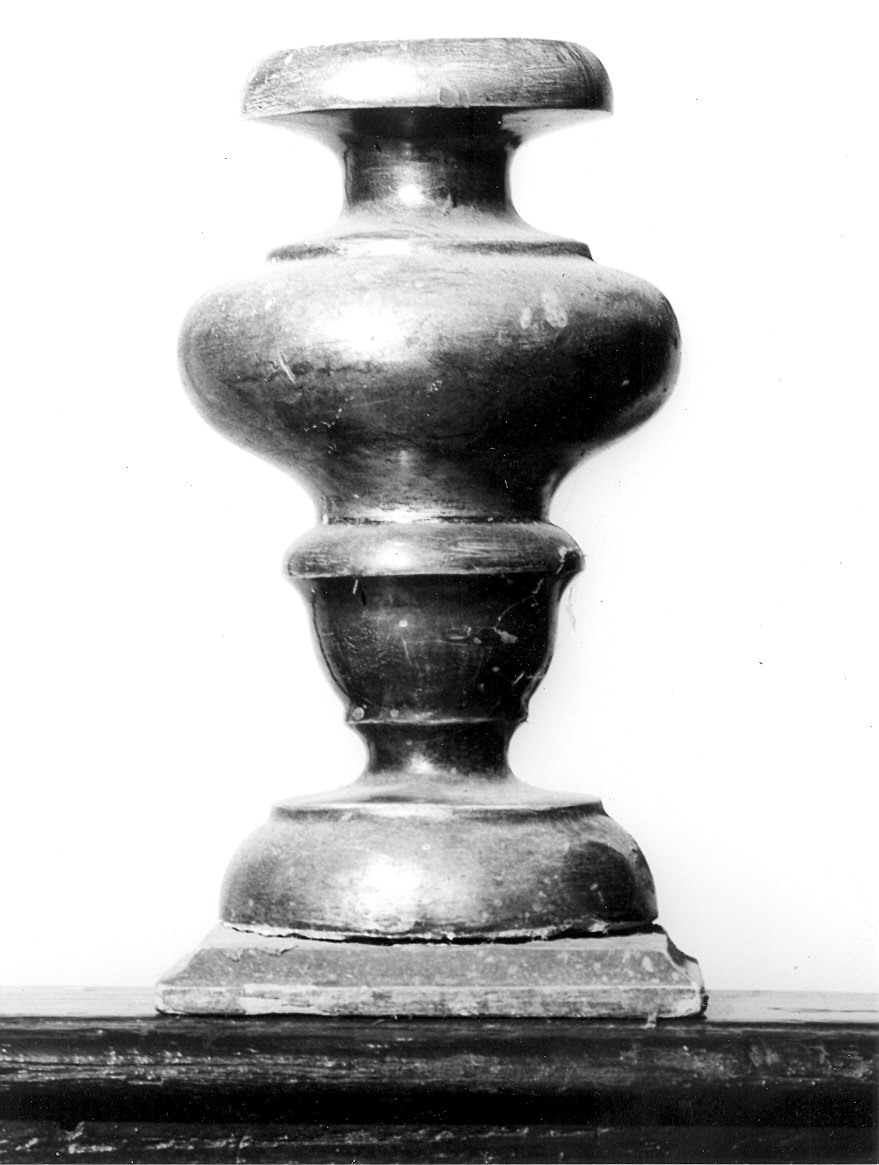 vaso d'altare con composizione floreale, serie - ambito piacentino (sec. XIX)