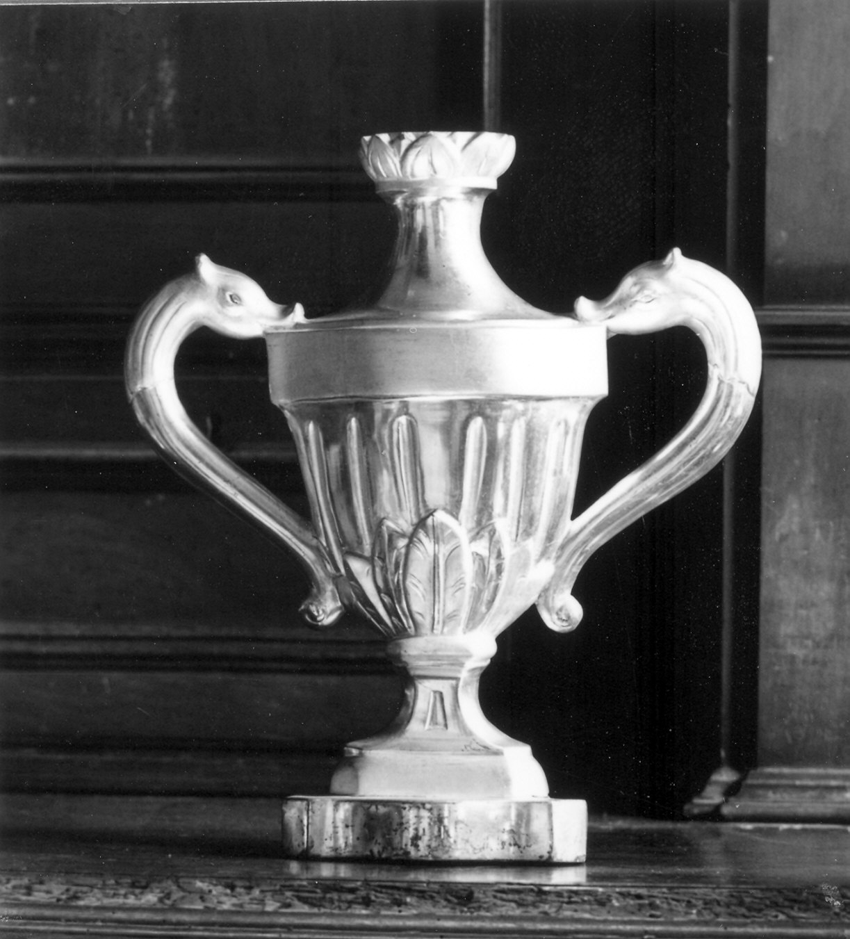 vaso d'altare con composizione floreale, serie - ambito piacentino (inizio sec. XIX)