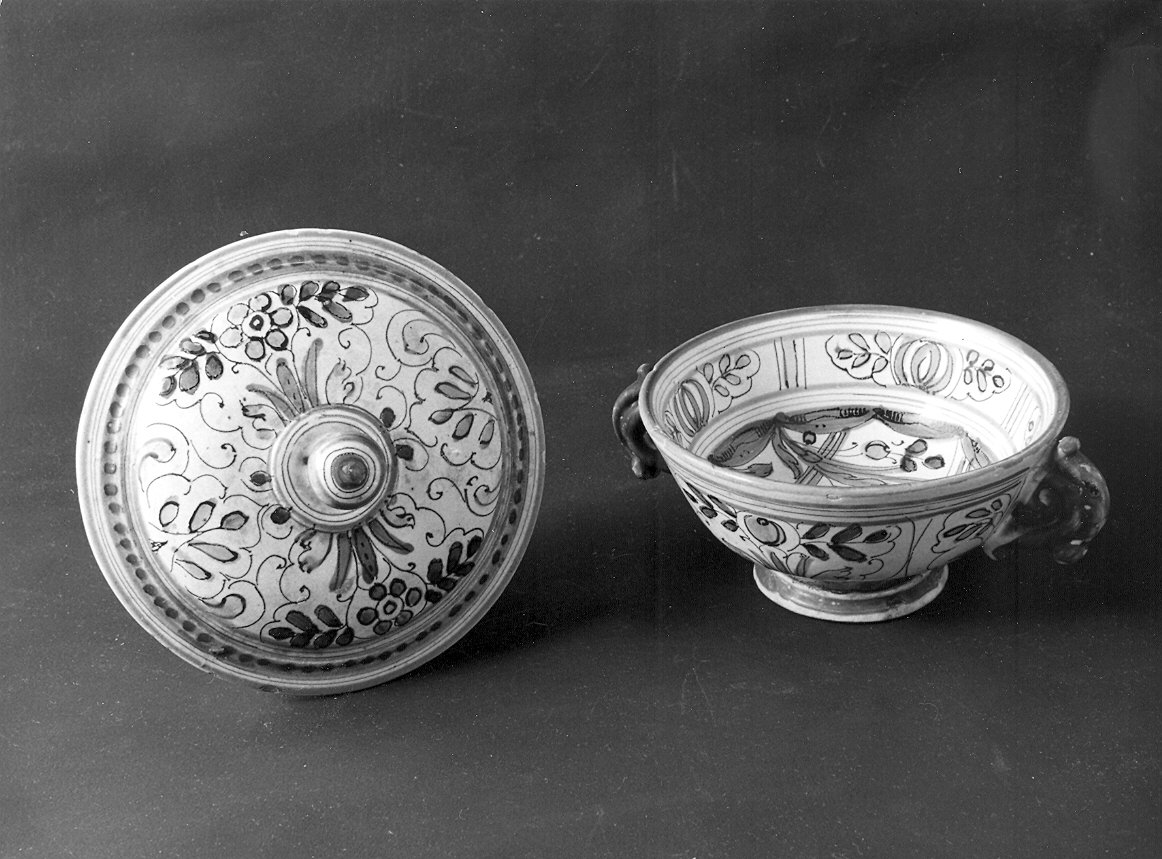 tazza con coperchio, insieme - ambito piacentino (?) (fine sec. XIX)