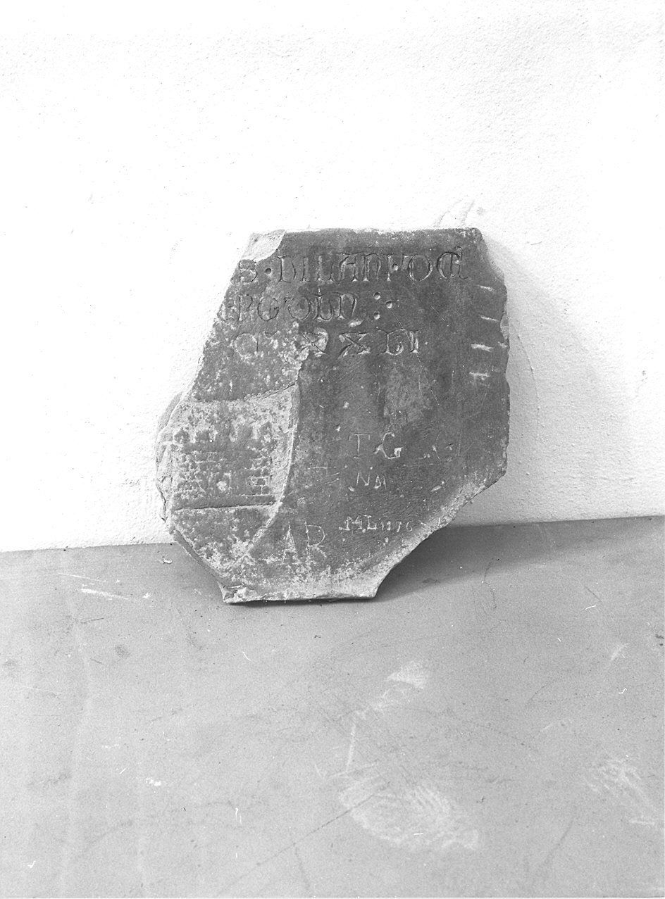 lapide tombale, frammento - ambito piacentino (sec. XIV)