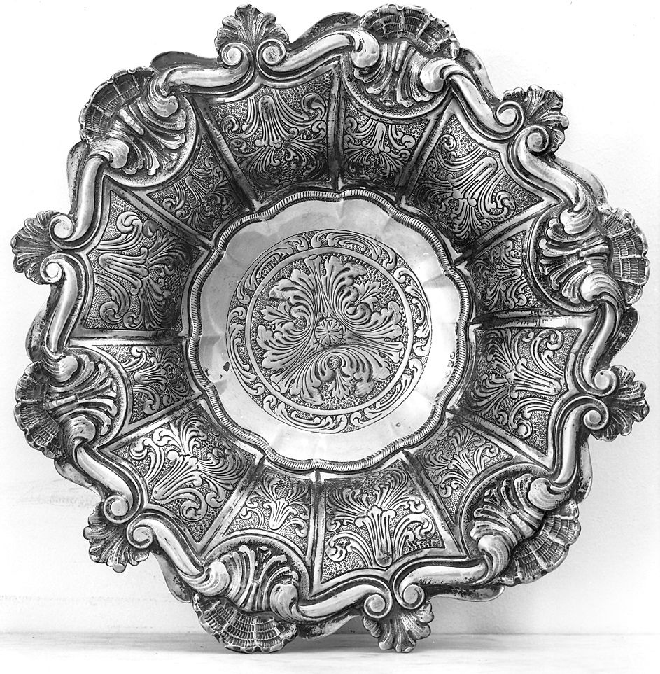 bacile - produzione milanese (prima metà sec. XX)