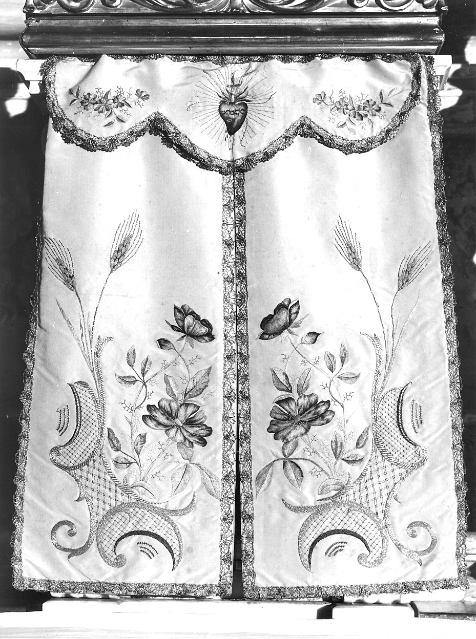 conopeo di tabernacolo - manifattura Italia settentrionale (prima metà sec. XX)