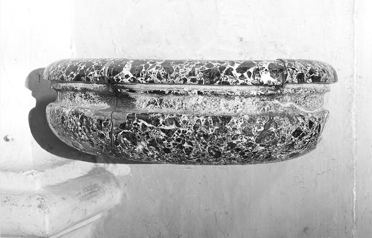 acquasantiera da parete, coppia - ambito piacentino (sec. XVIII)