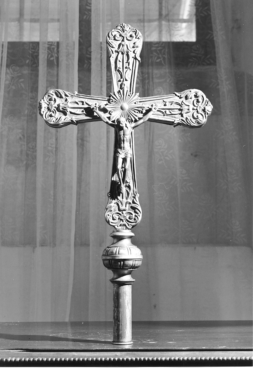 croce processionale - produzione Italia settentrionale (primo quarto sec. XX)