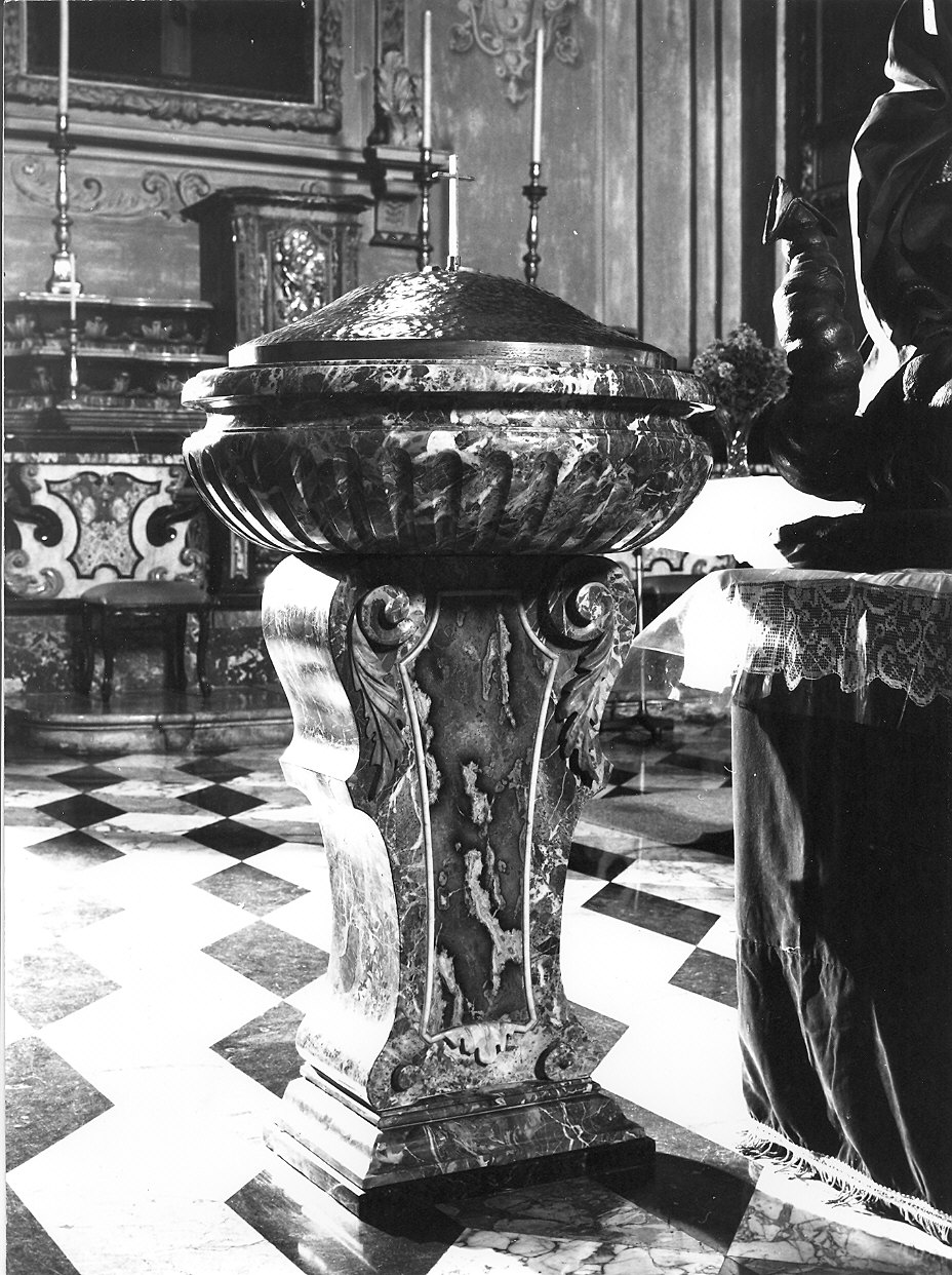 fonte battesimale - a fusto di Perotti Paolo (sec. XX)