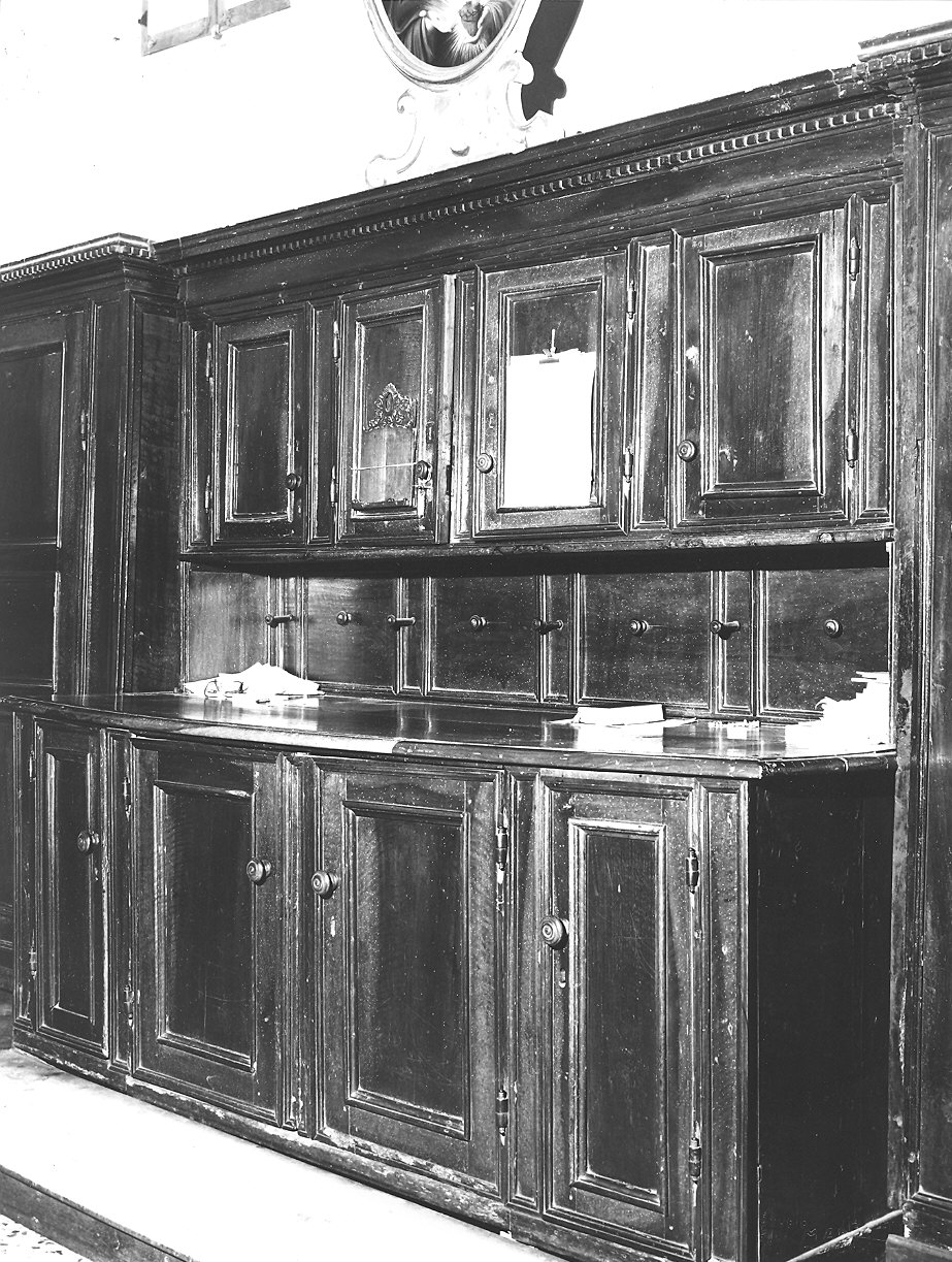 mobile da sacrestia con alzata - ambito piacentino (inizio sec. XVIII)