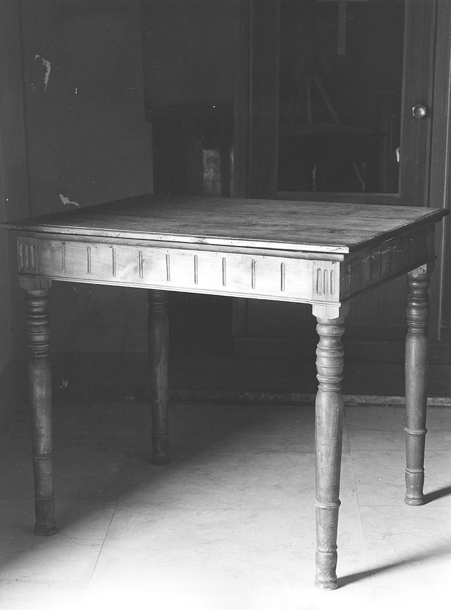 tavolino - ambito piacentino (inizio sec. XX)