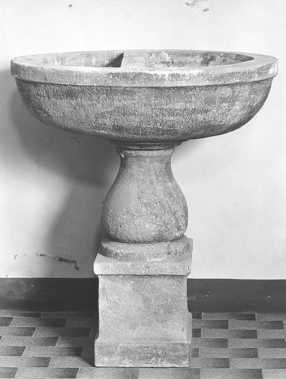 fonte battesimale - a fusto - ambito piacentino (fine/inizio secc. XIX/ XX)
