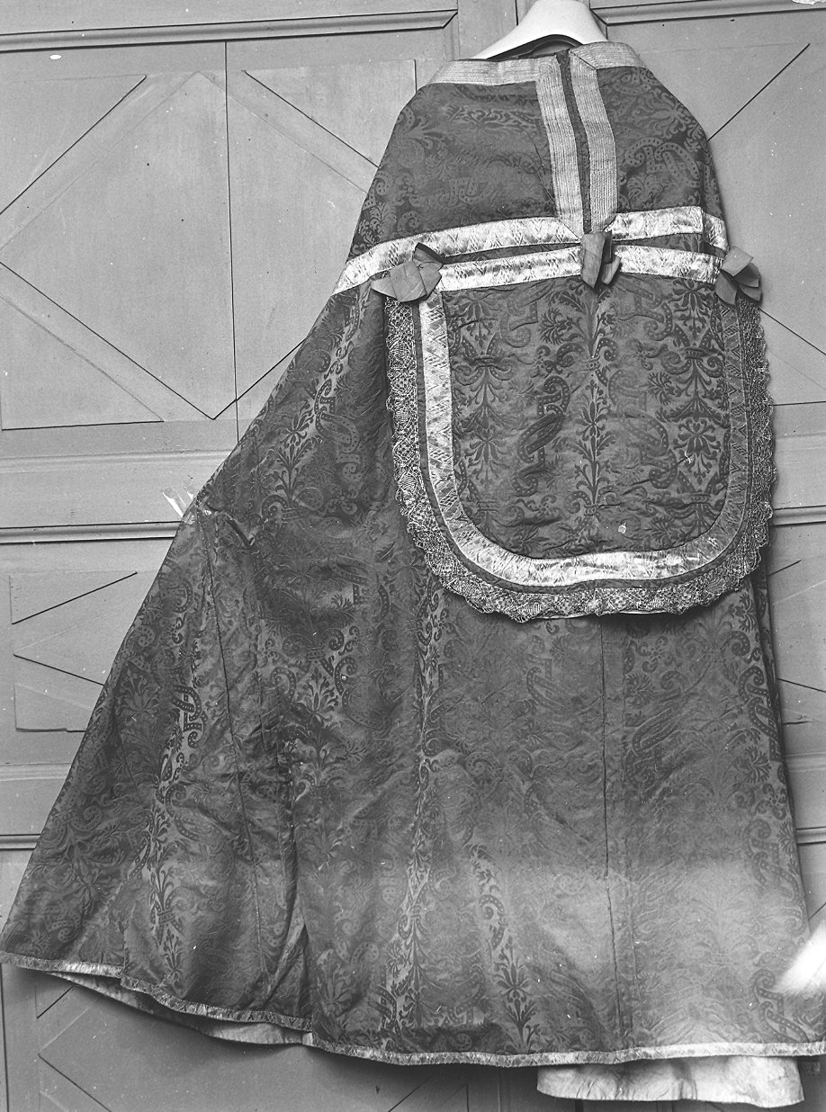 piviale - manifattura emiliana (prima metà sec. XIX)