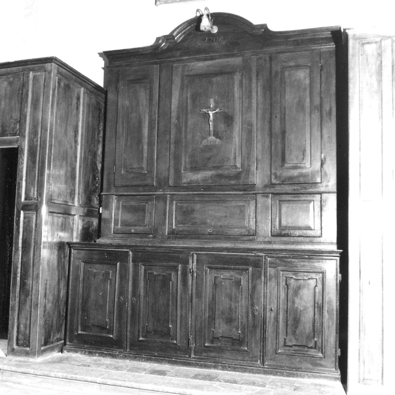 mobile da sacrestia con alzata - ambito piacentino (sec. XVII, sec. XVIII)