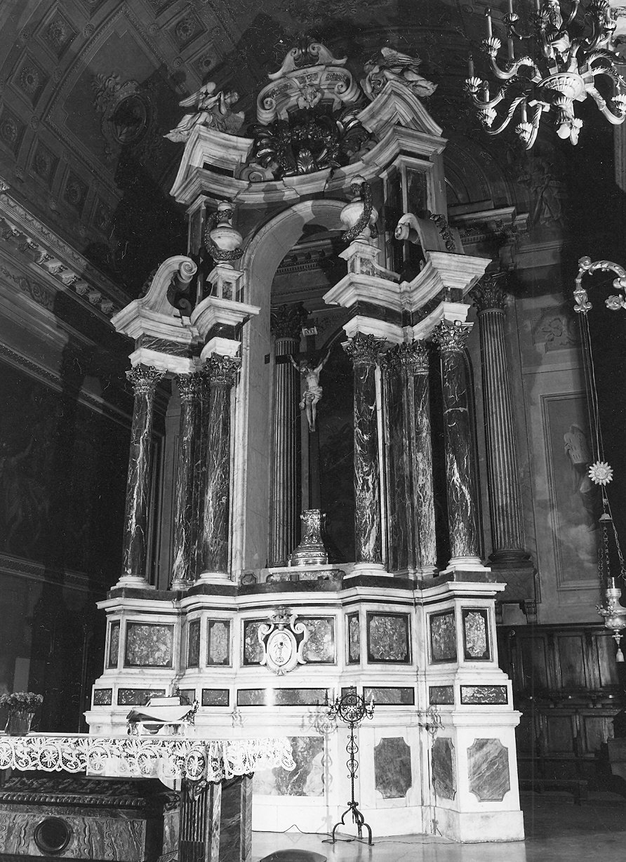 altare maggiore di Carrà Giovanni Battista detto Bissone, Mozzani Giuliano (primo quarto sec. XVII, sec. XVIII)