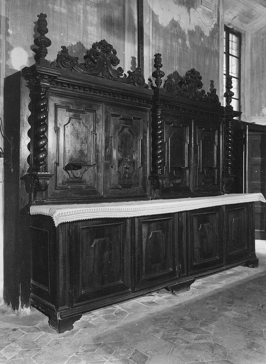 mobile a due corpi - ambito piacentino (seconda metà sec. XVII)