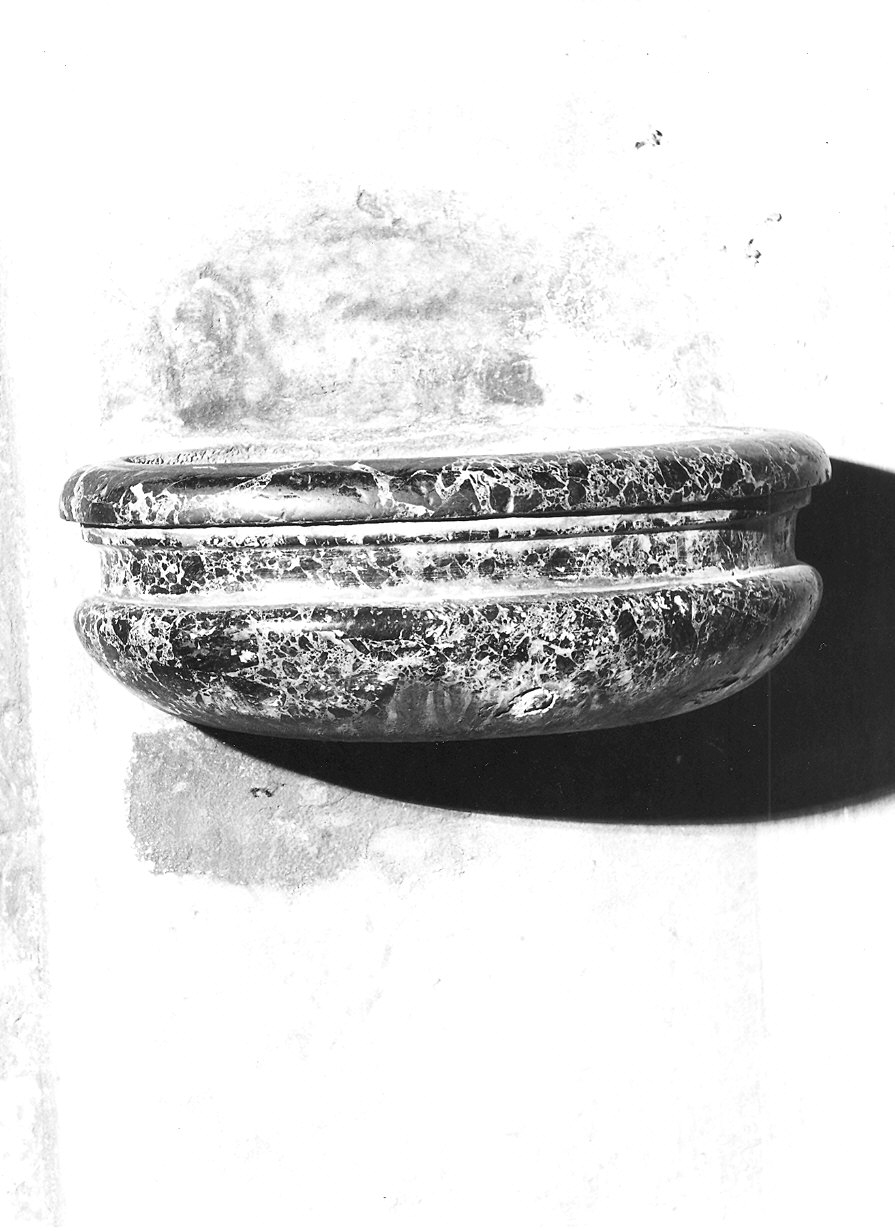 acquasantiera da parete - ambito piacentino (secc. XVIII/ XIX)