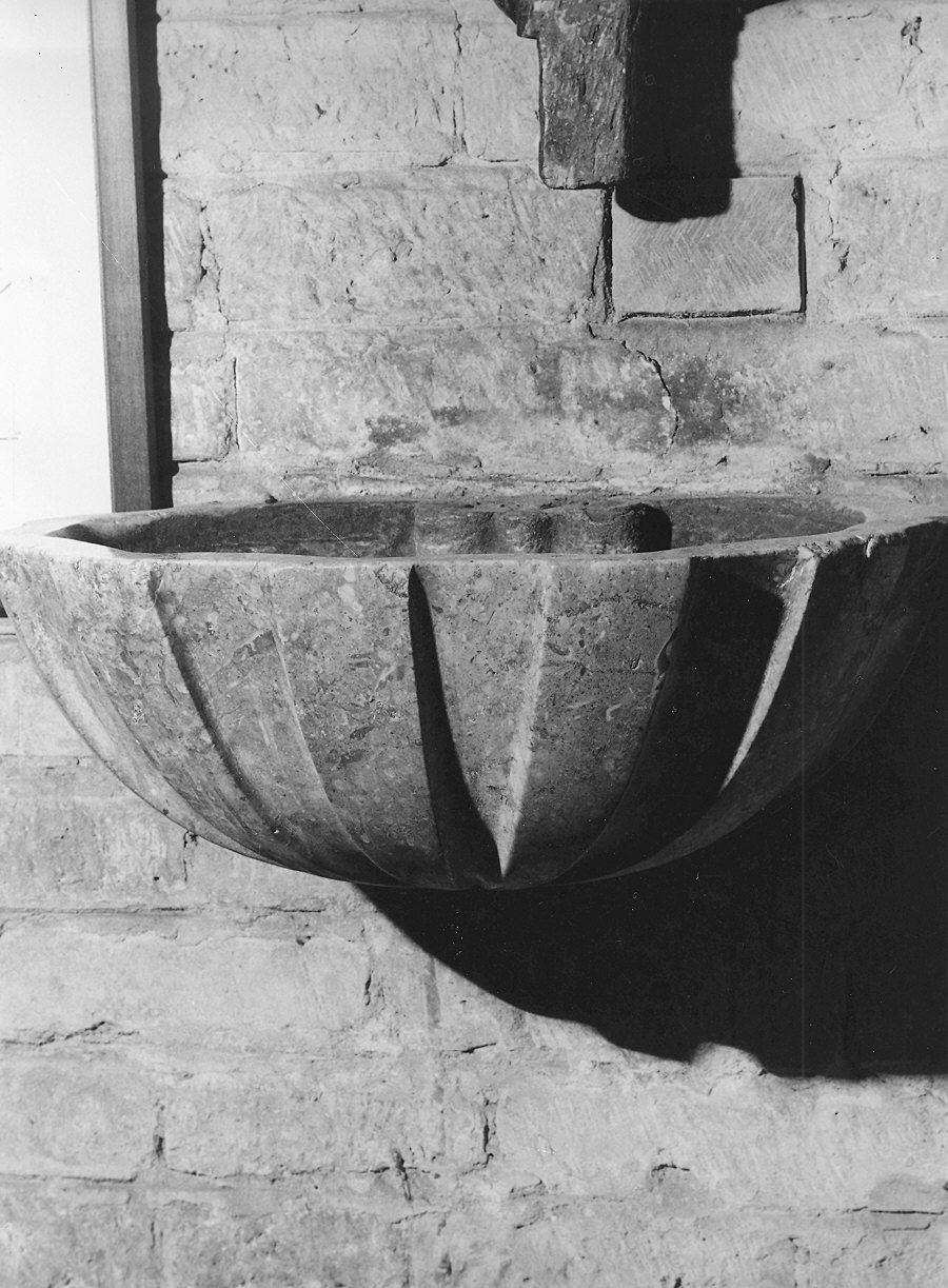 acquasantiera da parete, coppia - ambito veneto (?) (sec. XVII)