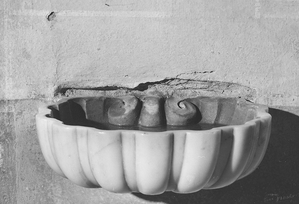 acquasantiera - a conchiglia - bottega piacentina (metà sec. XVIII)