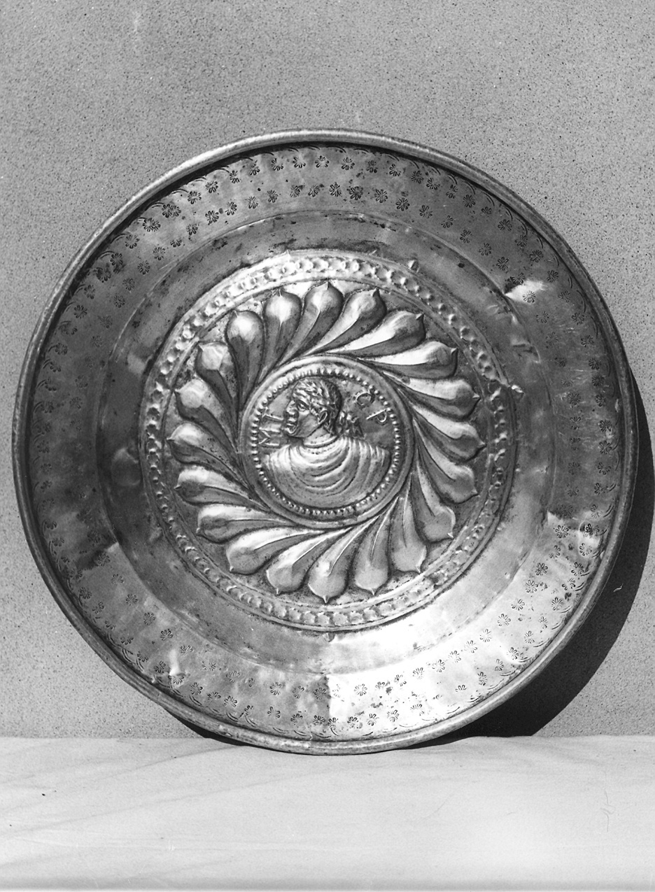 piatto per elemosine - bottega emiliana (fine/inizio secc. XVII/ XVIII)