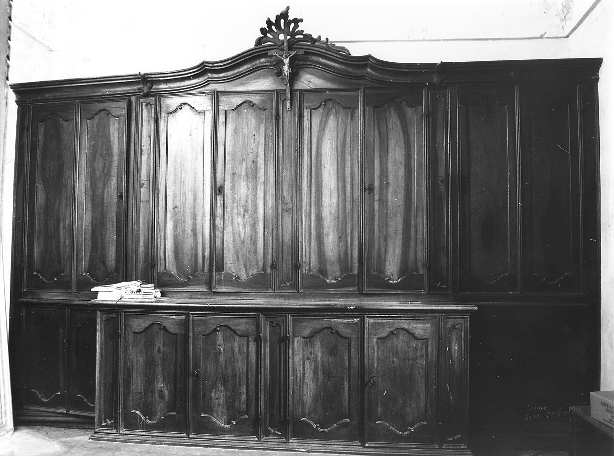 mobile da sacrestia con alzata - bottega emiliana (seconda metà sec. XVIII)