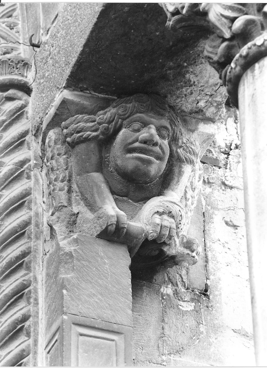 testa di mostro (capitello di parasta, elemento d'insieme) di Wiligelmo (bottega) (sec. XII)