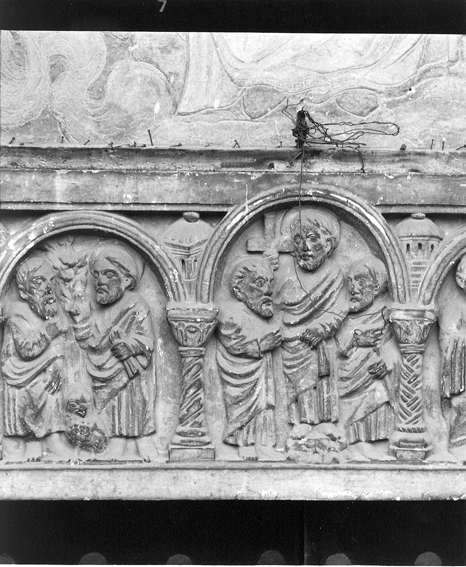 miracoli di Cristo (architrave di portale) di Astorri Pier Enrico (inizio sec. XX)