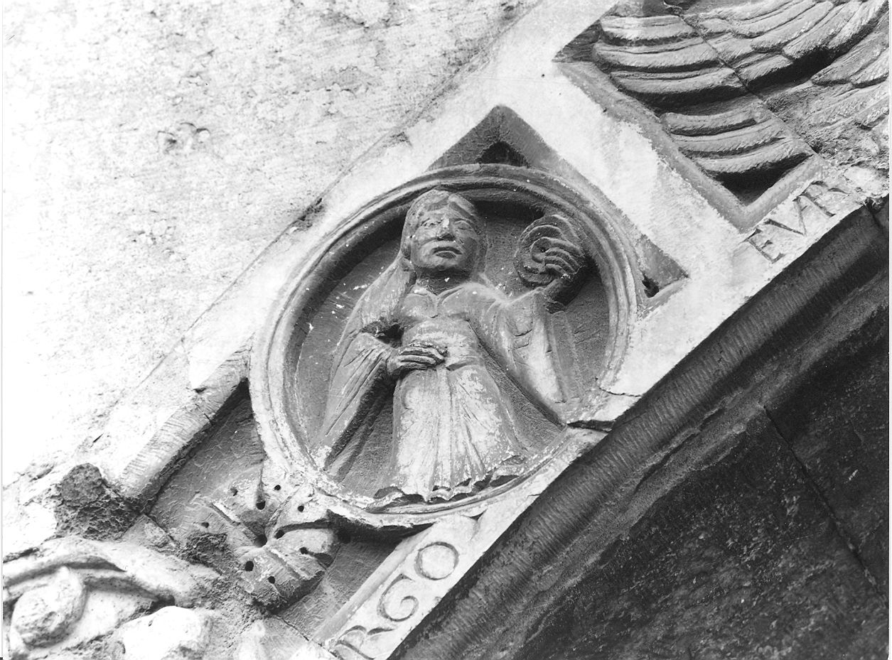 vergine (medaglione, elemento d'insieme) di Wiligelmo (bottega) (prima metà sec. XII)