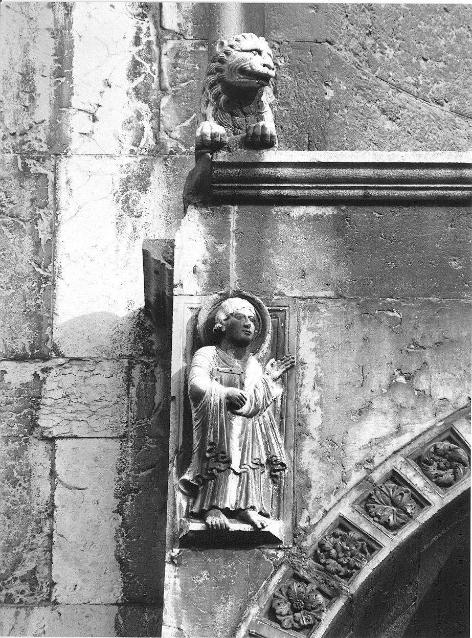 San Giovanni Evangelista (formella, pendant) di Wiligelmo (bottega) (prima metà sec. XII)