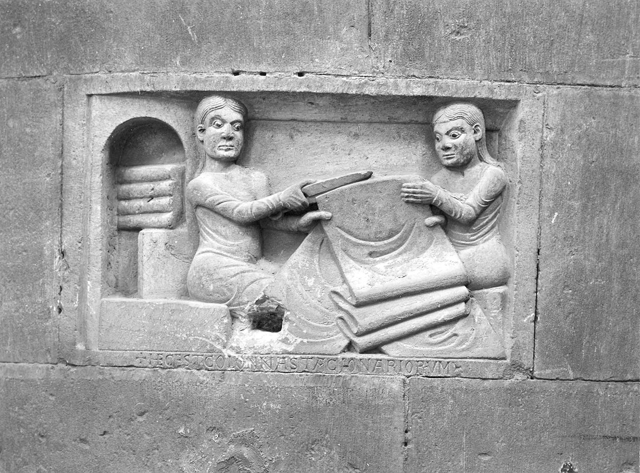 rivenditori di panni (rilievo, elemento d'insieme) - bottega piacentina (seconda metà sec. XII)