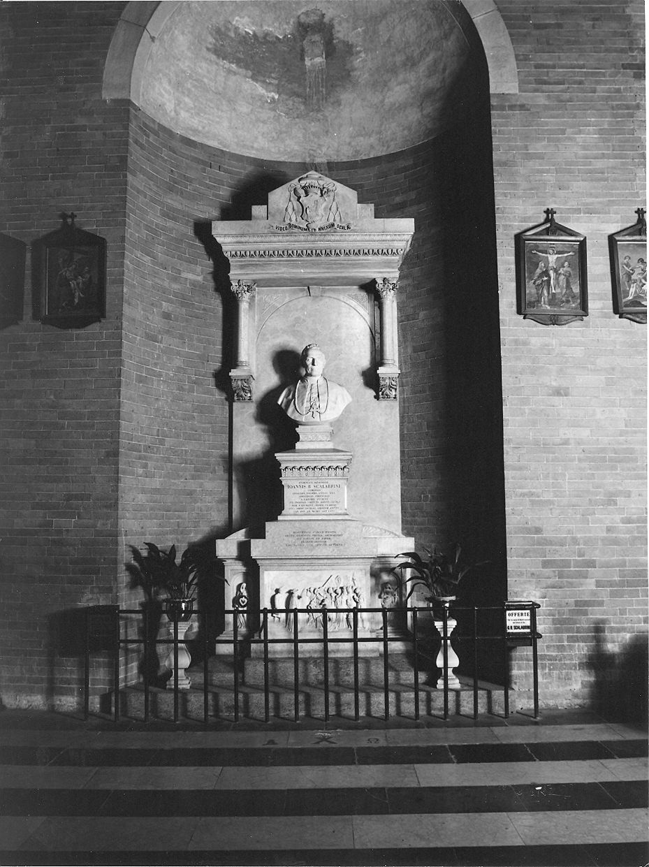 monumento funebre - a edicola di Monti Alessandro, Monti Annibale (inizio sec. XX)