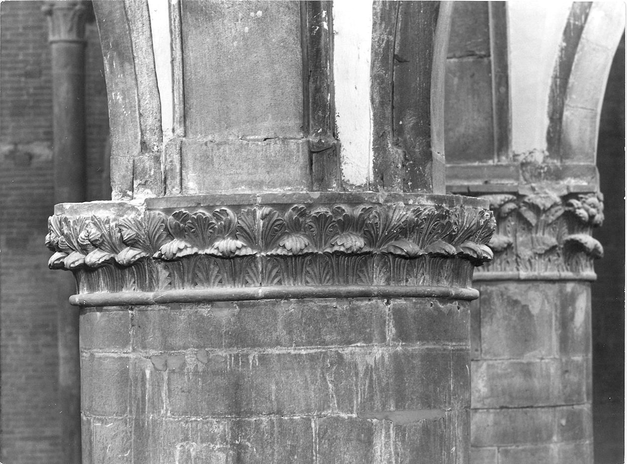 capitello di pilastro, elemento d'insieme - bottega piacentina (seconda metà sec. XII)