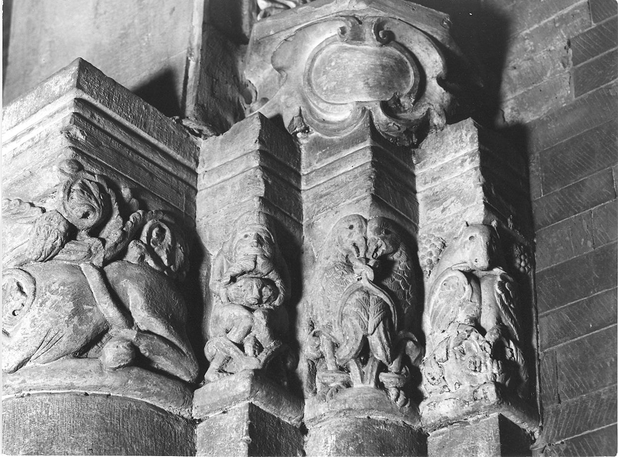 capitello composito, elemento d'insieme - bottega piacentina (seconda metà sec. XII)
