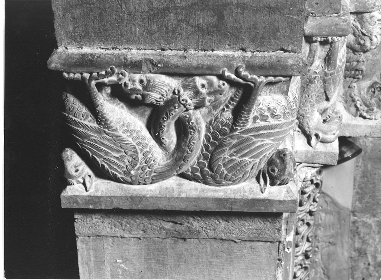 capitello composito, elemento d'insieme - bottega piacentina (seconda metà sec. XII)