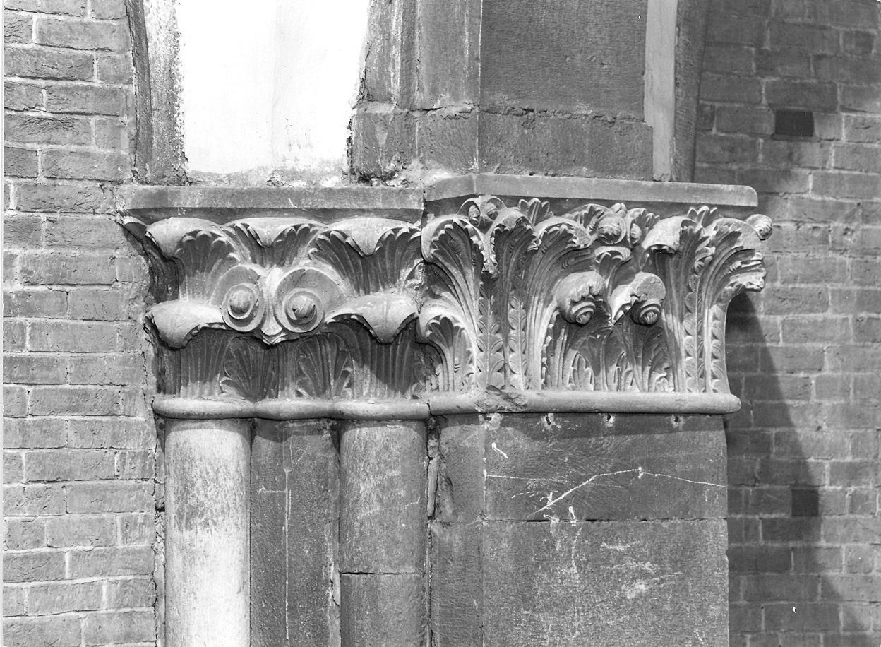 capitello corinzio, elemento d'insieme - bottega piacentina (seconda metà sec. XII)