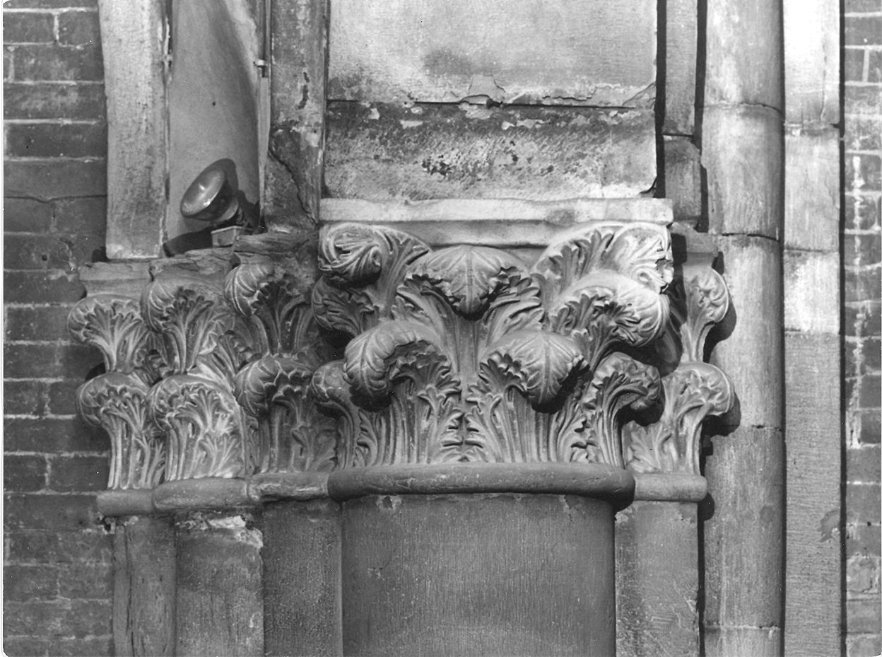 capitello corinzio, elemento d'insieme - bottega piacentina (prima metà sec. XII)