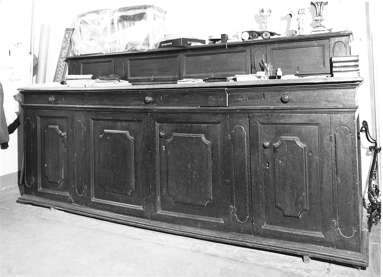 credenza con alzata - ambito parmense (prima metà sec. XVIII)