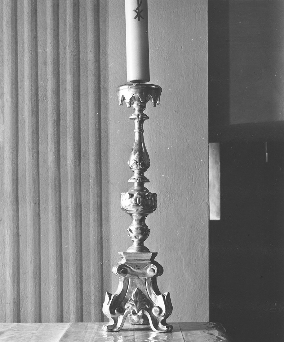candeliere d'altare, coppia - bottega piacentina (prima metà sec. XVIII)