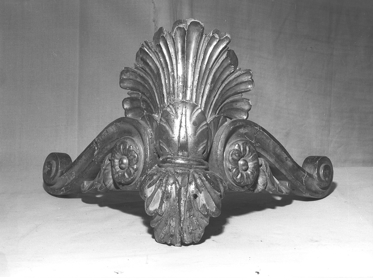 decorazione a intaglio, serie - bottega piacentina (sec. XIX)