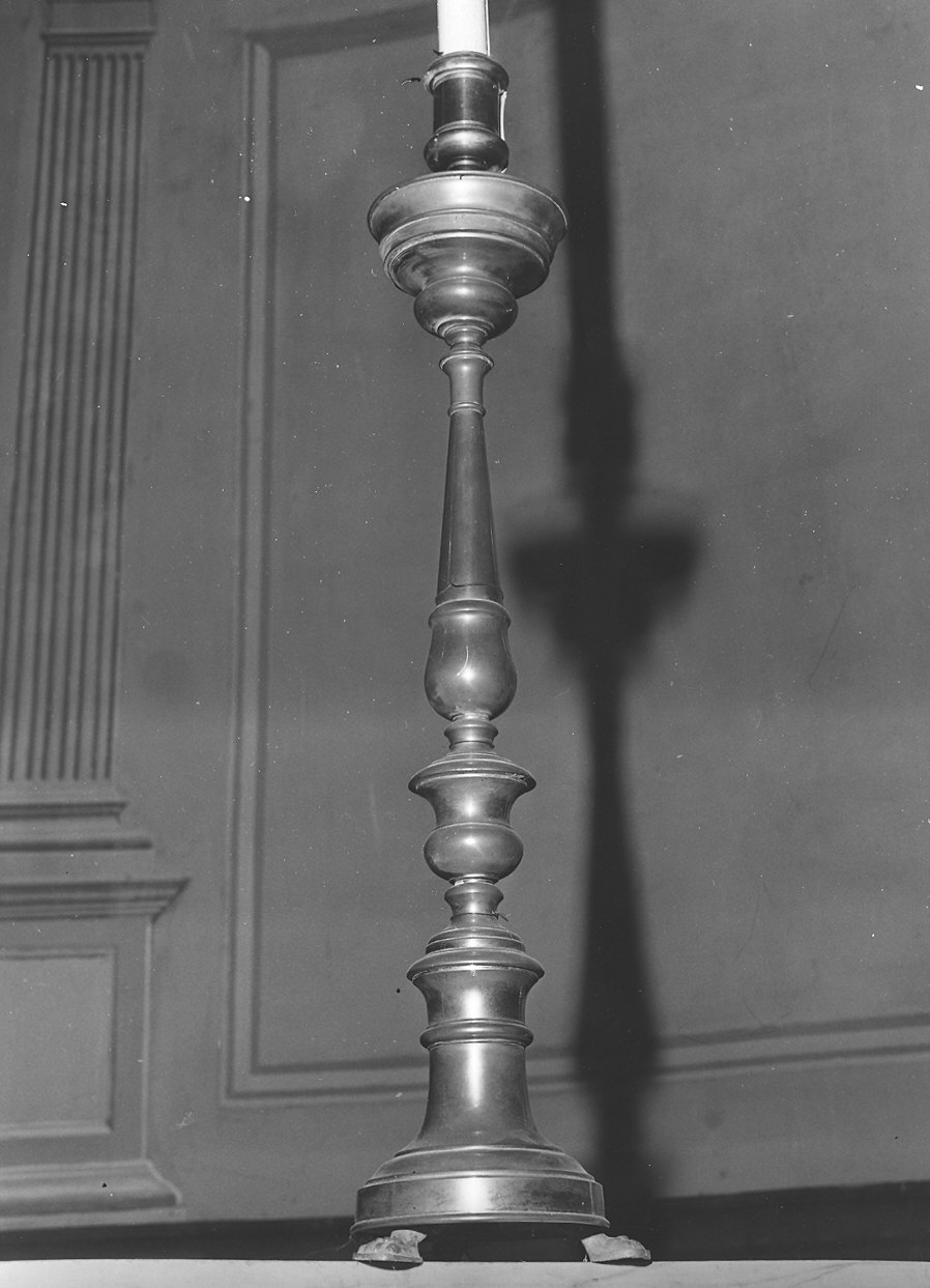 candeliere d'altare, serie - bottega piacentina (prima metà sec. XX)