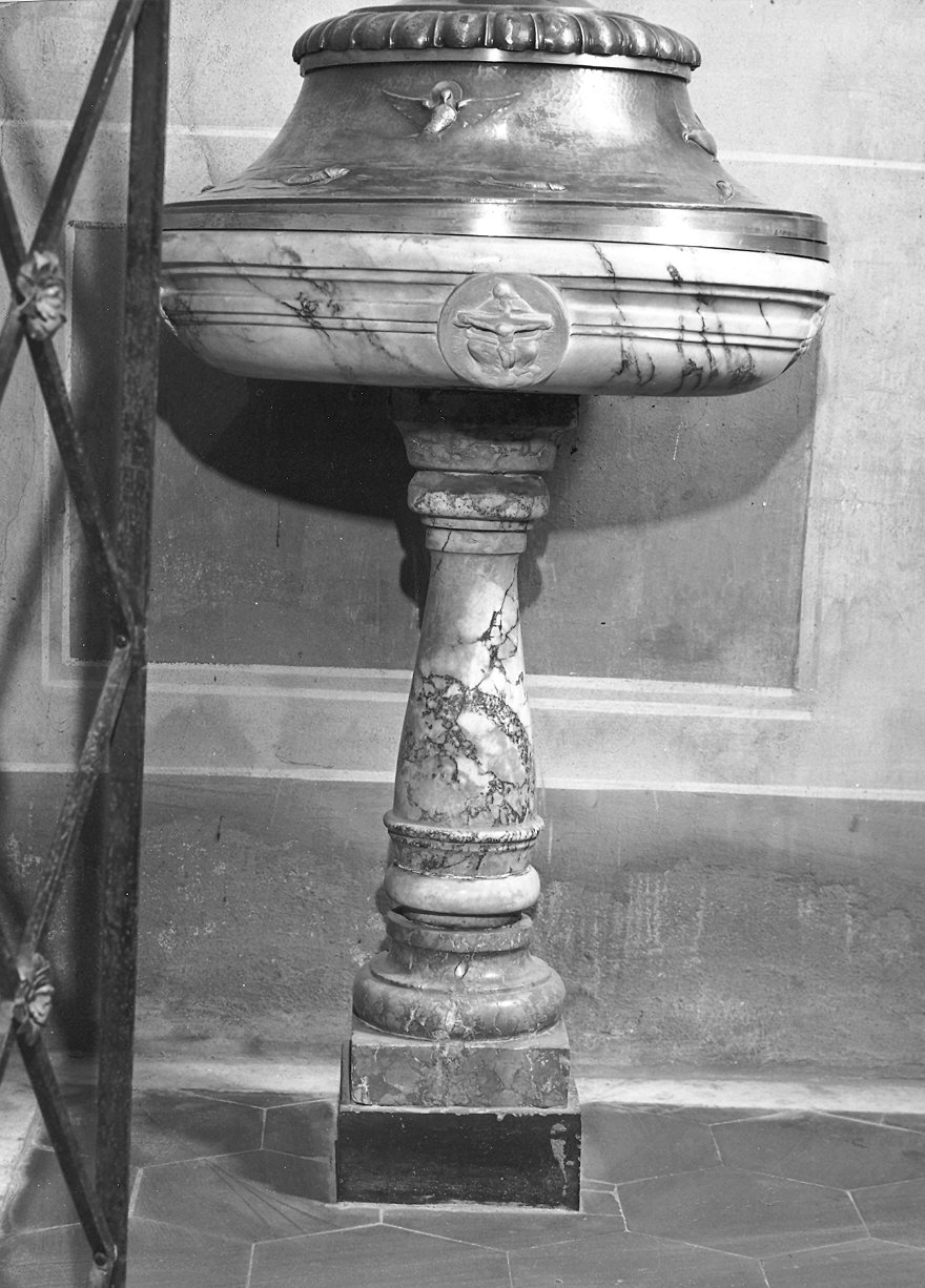 fonte battesimale - a fusto - bottega piacentina (prima metà sec. XVI, sec. XX)