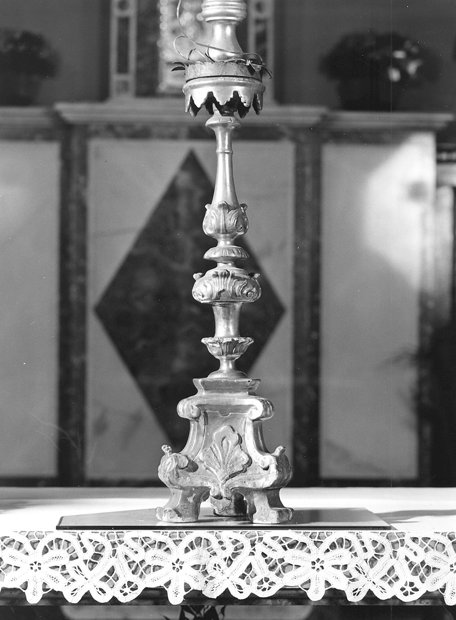 candeliere d'altare, serie - bottega piacentina (sec. XVIII)