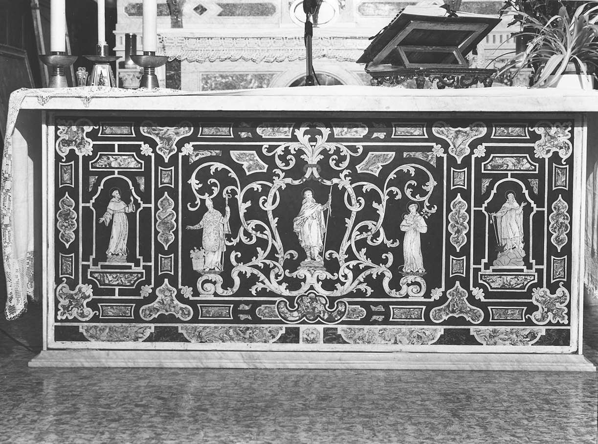 paliotto - a pannello architettonico - bottega carpigiana (inizio sec. XVIII)