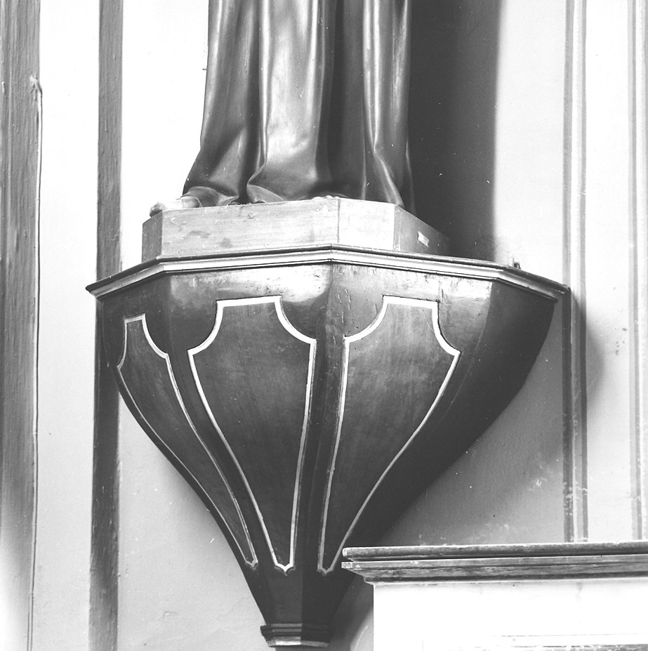 mensola - a goccia, serie - bottega piacentina (sec. XVIII)