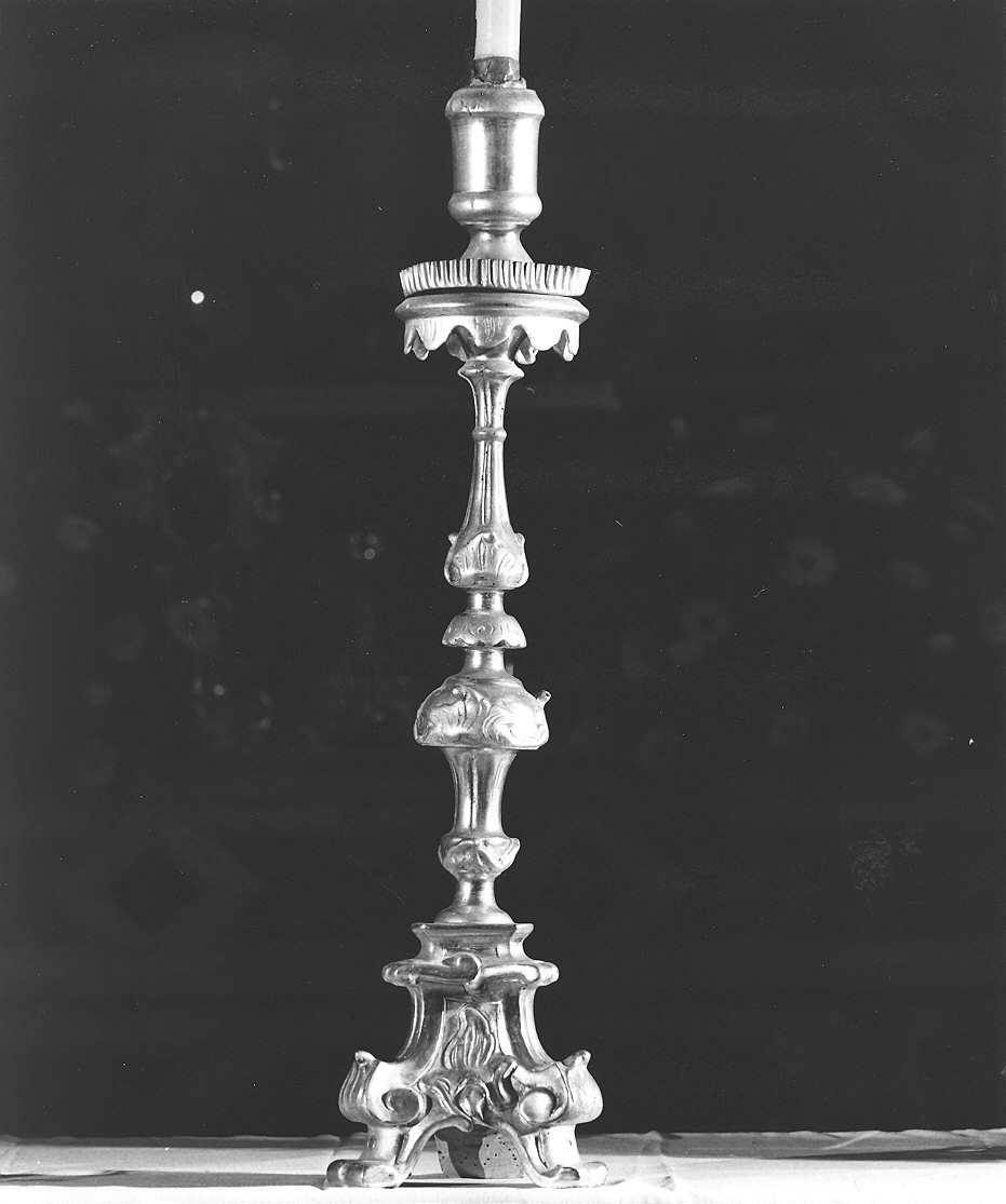 candeliere d'altare, serie - bottega piacentina (sec. XVIII)