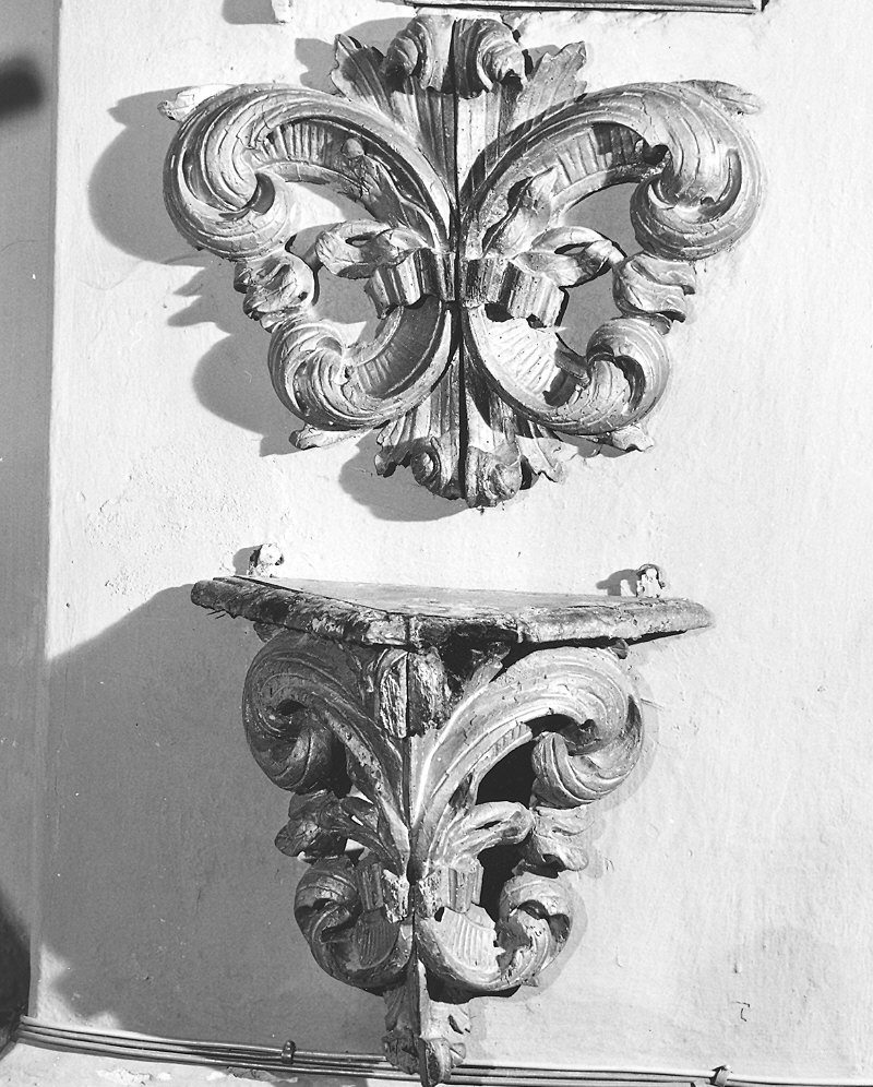 mensola - a voluta, serie - bottega piacentina (prima metà sec. XVIII)