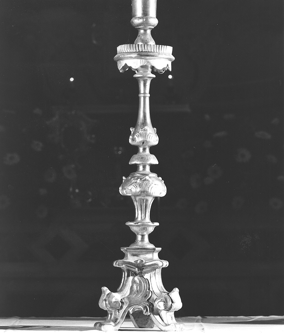candeliere d'altare, serie - bottega piacentina (sec. XVIII)