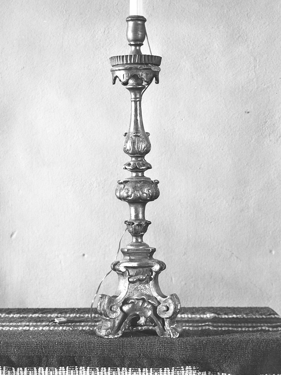 candeliere d'altare, serie - bottega piacentina (sec. XVIII)