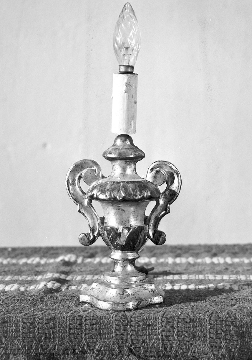 vaso d'altare con composizione floreale, serie - produzione emiliana (sec. XVIII)