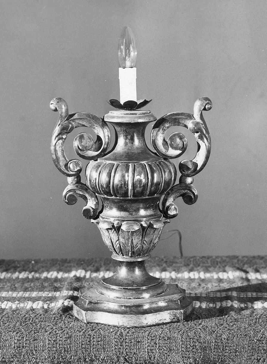 vaso d'altare con composizione floreale, serie - bottega piacentina (fine/inizio secc. XVII/ XVIII)