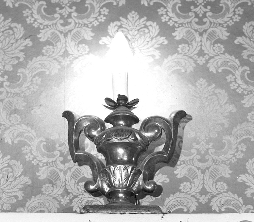 vaso d'altare con composizione floreale, serie - bottega piacentina (sec. XVIII)