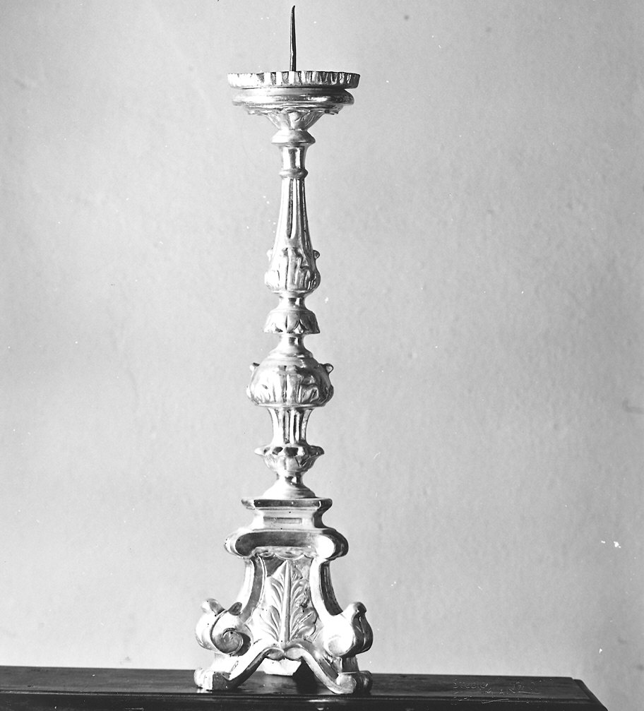 candeliere d'altare, serie - bottega piacentina (sec. XVIII)