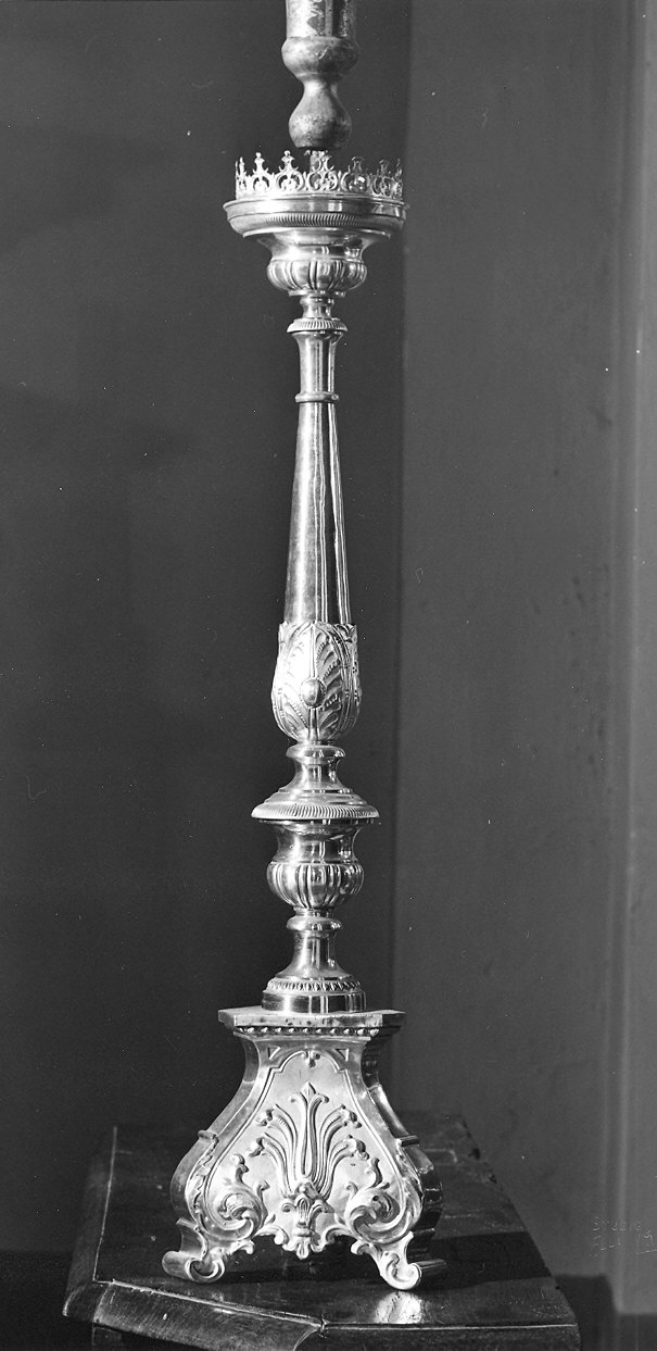 candeliere d'altare, serie - produzione emiliana (fine/inizio secc. XIX/ XX)