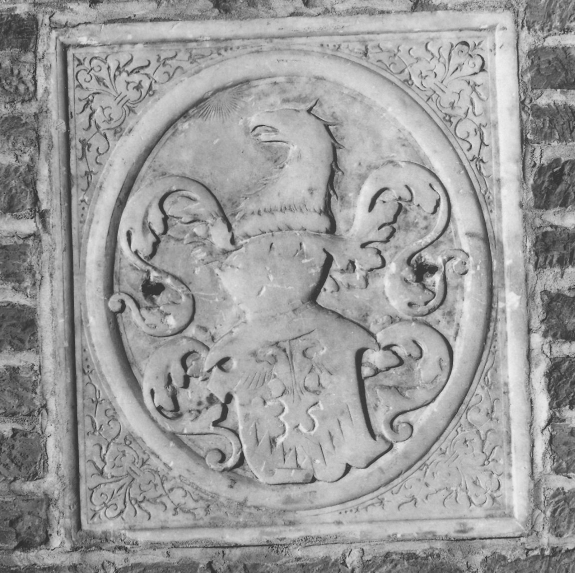 lastra tombale - bottega piacentina (seconda metà sec. XVI)